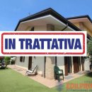 Villaschiera quadrilocale in vendita a lazzate