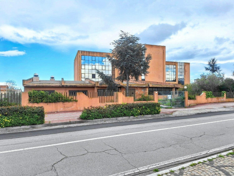 Albergo trilocale in vendita a - Albergo trilocale in vendita a