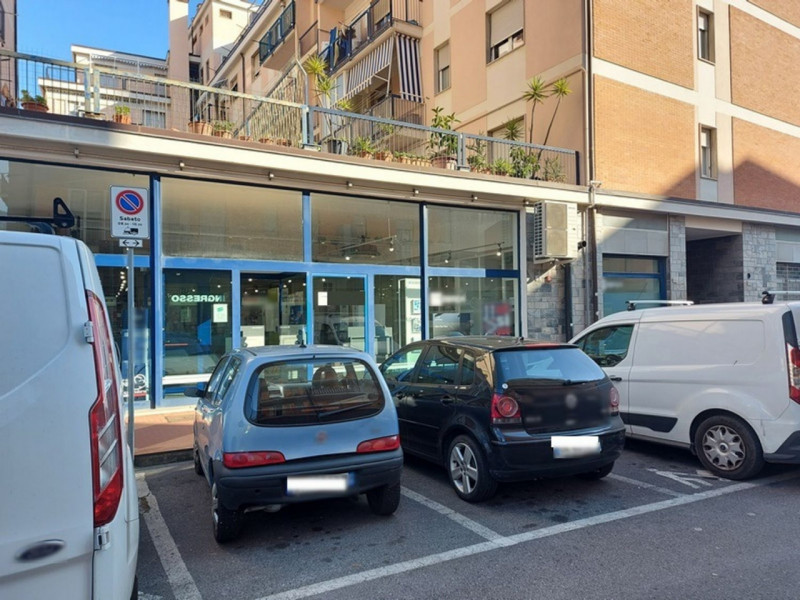 azienda commerciale in vendita a Albenga