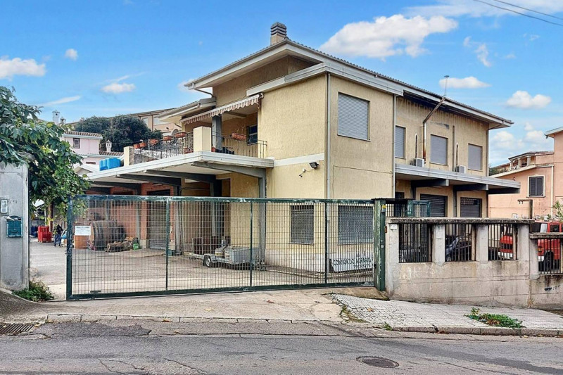 Capannone bilocale in vendita a oliena - Capannone bilocale in vendita a oliena