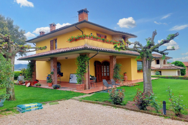 Casa plurilocale in vendita a castiglione-del-lago - Casa plurilocale in vendita a castiglione-del-lago
