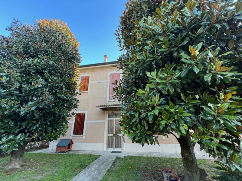 casa indipendente in vendita a Molinella in zona San Pietro Capofiume