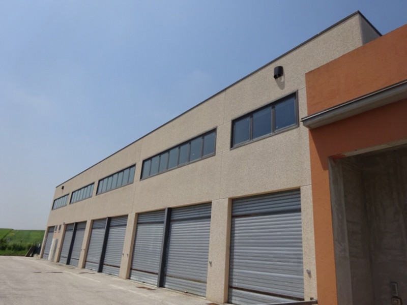 Magazzino-laboratorio trilocale in vendita a montemarciano - Magazzino-laboratorio trilocale in vendita a montemarciano
