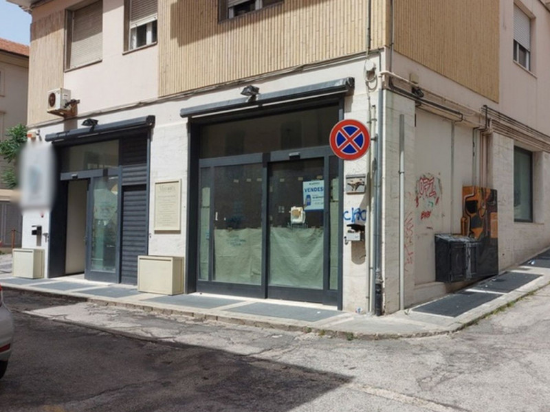 negozio in vendita a Ancona