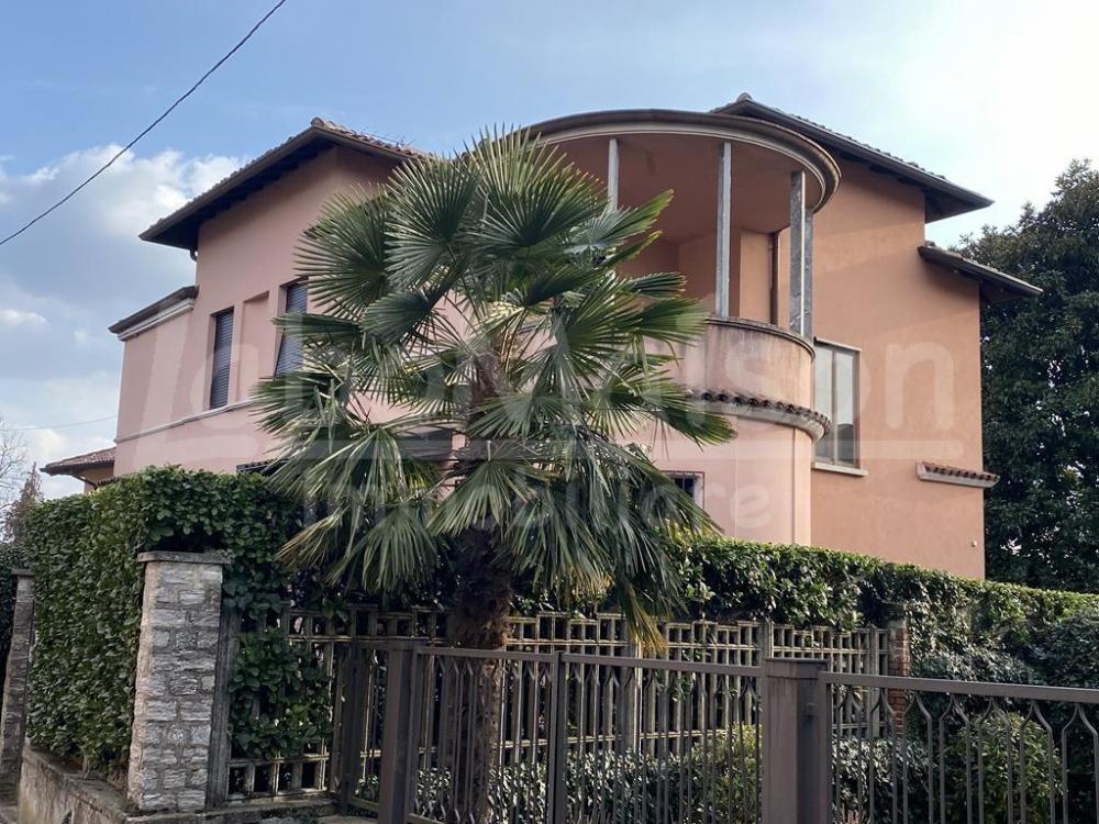 villa in vendita a Gavirate