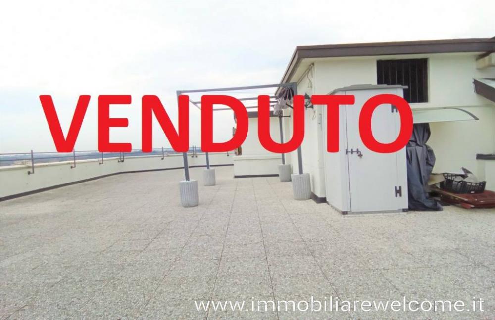 f1fd527defdbf5e9665a8611fc0a928a - Attico trilocale in vendita a Rho