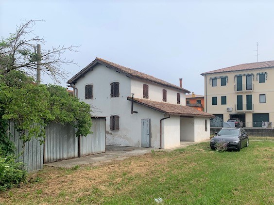 rustico / casale in vendita a Cervarese Santa Croce