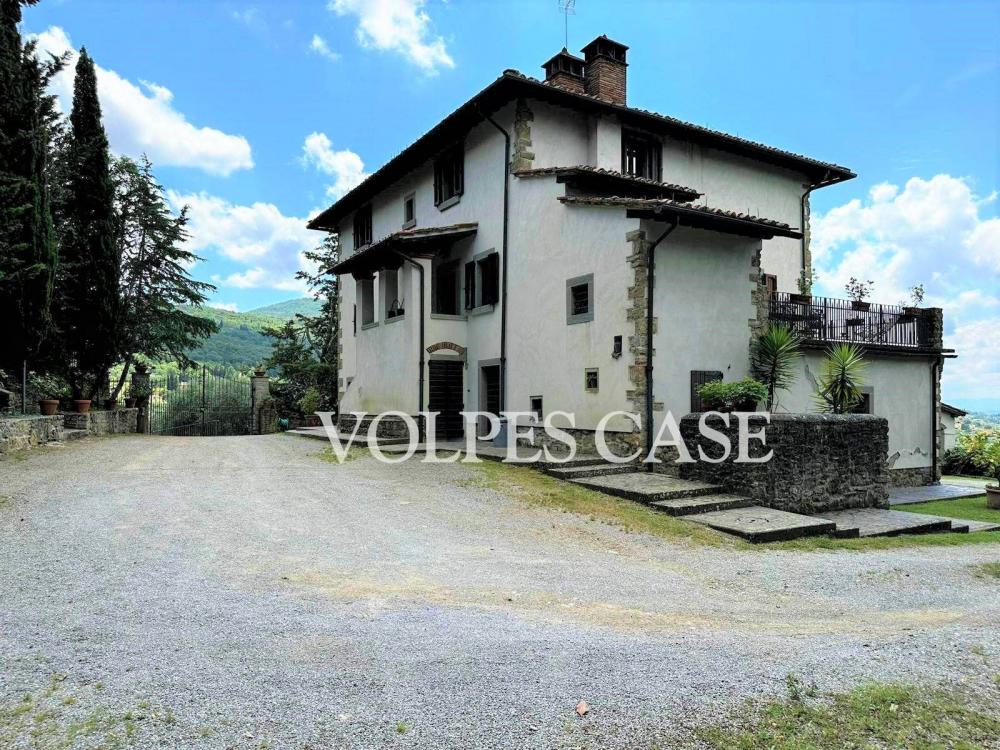 Villa indipendente plurilocale in vendita a Arezzo - Villa indipendente plurilocale in vendita a Arezzo