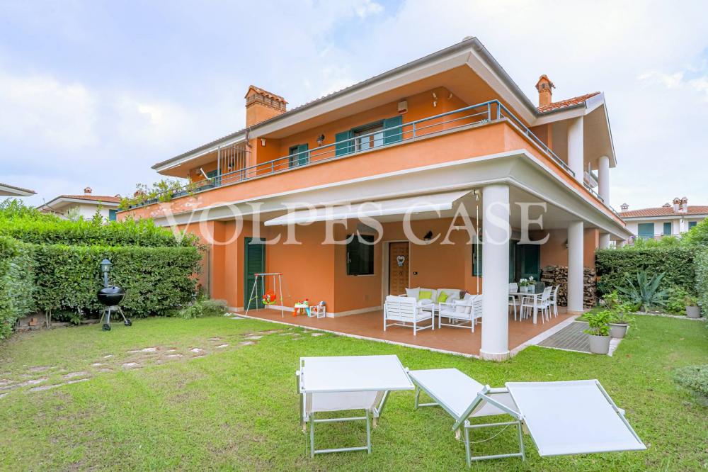 Villa indipendente plurilocale in vendita a Monterosi - Villa indipendente plurilocale in vendita a Monterosi