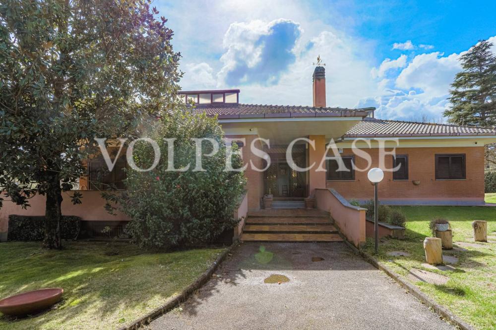 Villa indipendente plurilocale in vendita a Riano - Villa indipendente plurilocale in vendita a Riano