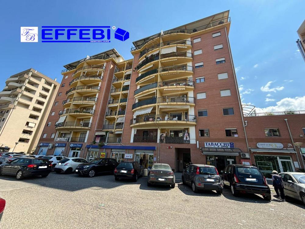 Appartamento quadrilocale in vendita a Cosenza - Appartamento quadrilocale in vendita a Cosenza