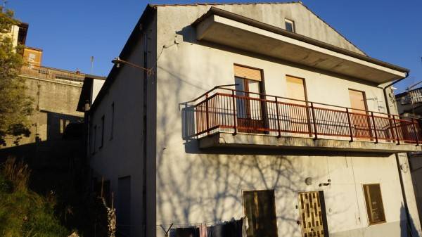 Appartamento plurilocale in vendita a Spezzano della Sila - Appartamento plurilocale in vendita a Spezzano della Sila