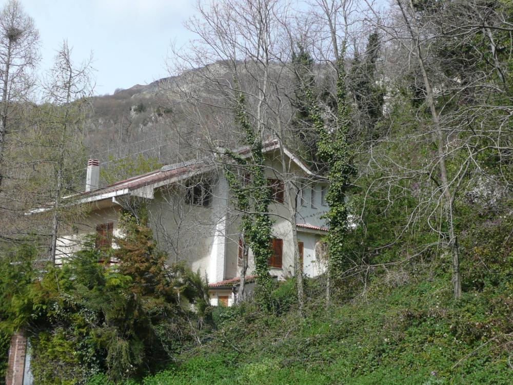 Villa plurilocale in vendita a Mosciano Sant'Angelo - Villa plurilocale in vendita a Mosciano Sant'Angelo