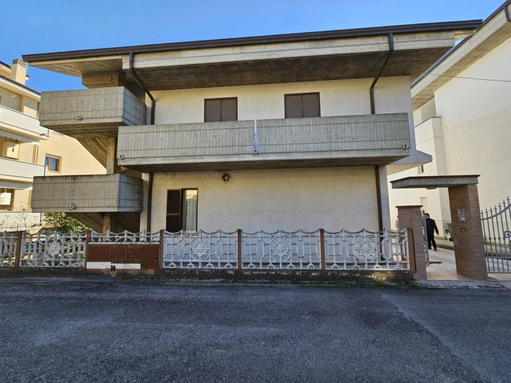 Villa plurilocale in vendita a Giulianova - Villa plurilocale in vendita a Giulianova