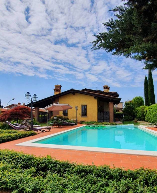 30be91ff04cd5664d24e34e024357155 - Villa plurilocale in vendita a Moniga del Garda