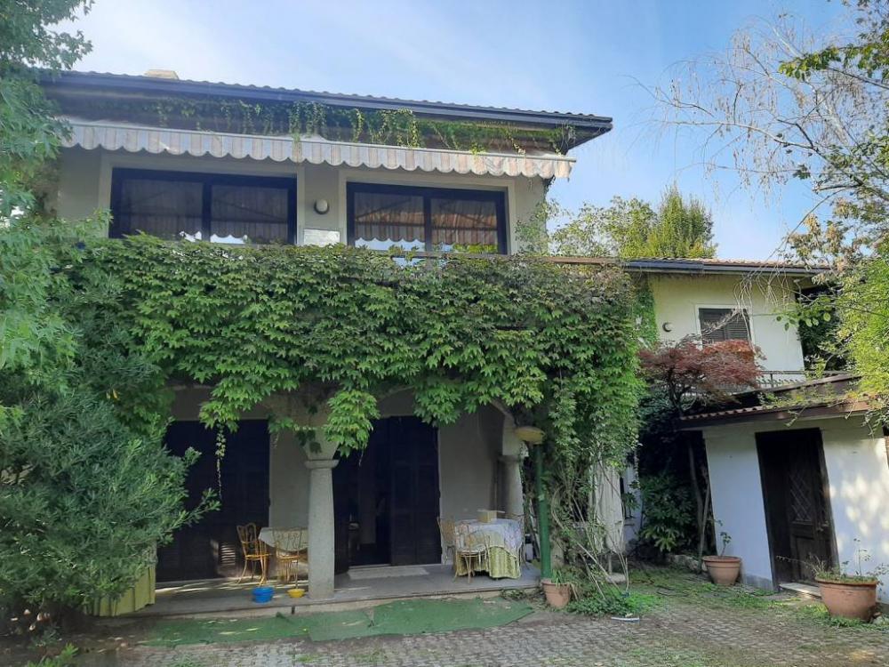 30be91ff04cd5664d24e34e024357155 - Villa plurilocale in vendita a Roè Volciano