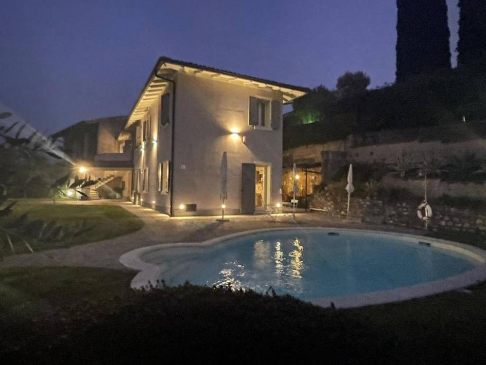 3cfa0e292a838e6d9dad0c8cc5fd4604 - Villa plurilocale in vendita a San Felice del Benaco