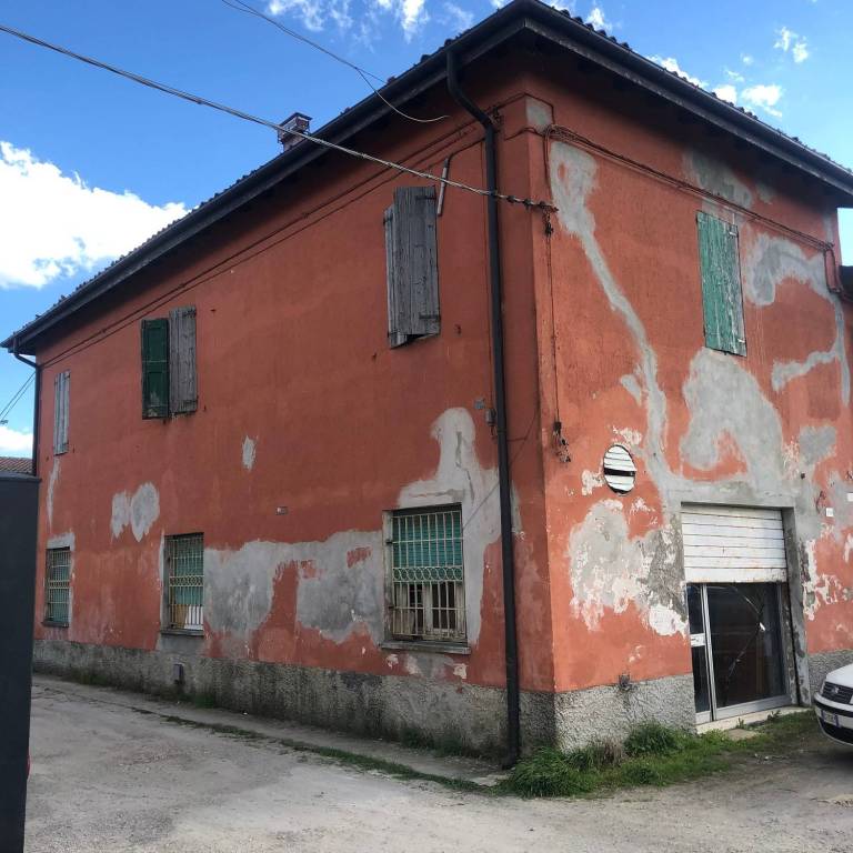 b53a3a6455898081e5fdb5a8610914b5 - Casa plurilocale in vendita a Casalecchio di Reno