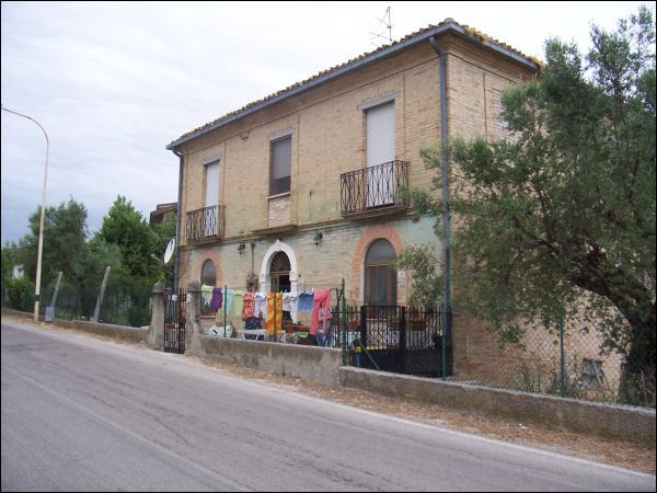 Casa in vendita a Civitella del Tronto - Casa in vendita a Civitella del Tronto