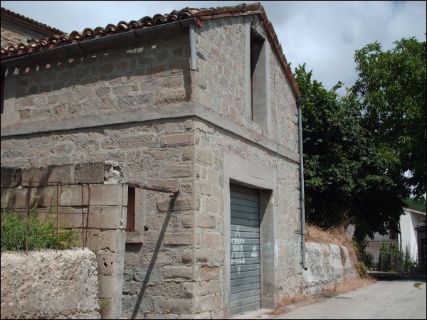 rustico / casale in vendita a Valle Castellana