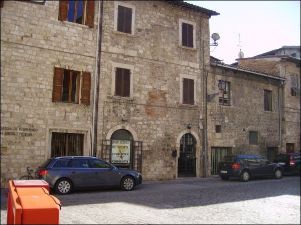 Stabile intero plurilocale in vendita a Ascoli Piceno - Stabile intero plurilocale in vendita a Ascoli Piceno