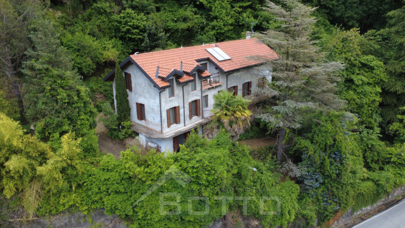 casa indipendente in vendita a Varallo in zona Roccapietra