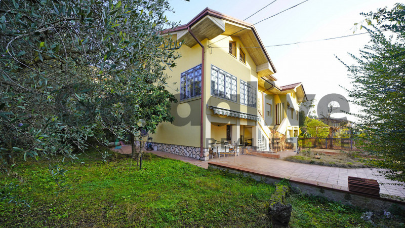 casa indipendente in vendita a Peschiera del Garda
