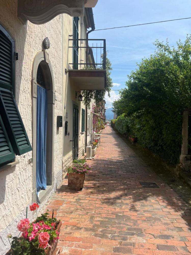 casa indipendente in vendita ad Ameglia in zona Bocca di Magra