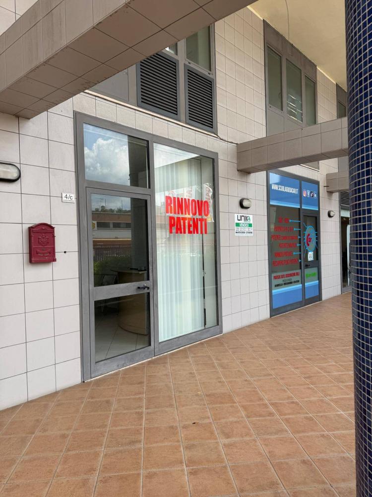 Spazio commerciale in vendita a Porto San Giorgio - Spazio commerciale in vendita a Porto San Giorgio