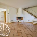 Villaschiera plurilocale in vendita a montemurlo