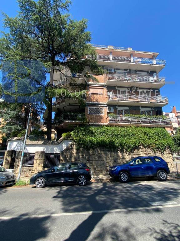 b54028481552fae9d3e6a45f2fa04fc2 - Appartamento quadrilocale in vendita a Roma