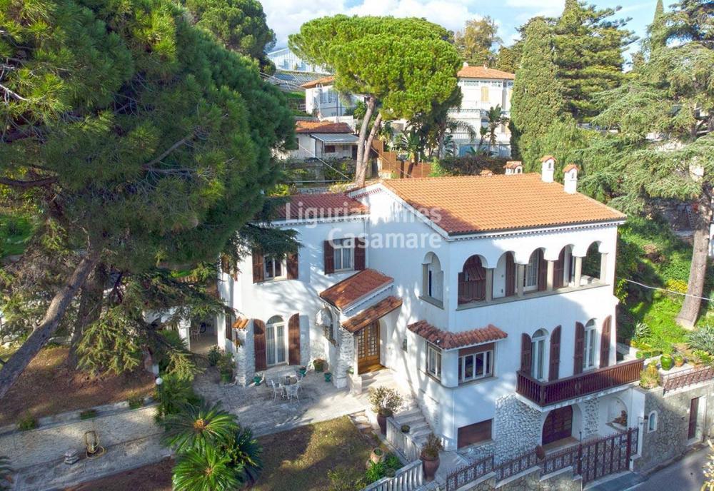 Villa indipendente plurilocale in vendita a Sanremo - Villa indipendente plurilocale in vendita a Sanremo