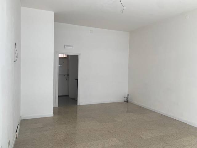 8a787f8889bd454f7f4366e9a5f9d4a1 - Negozio monolocale in affitto a Udine