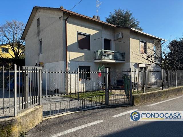Appartamento plurilocale in vendita a Palazzolo sull'Oglio - Appartamento plurilocale in vendita a Palazzolo sull'Oglio