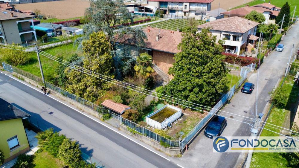 Villa indipendente plurilocale in vendita a Castelli Calepio - Villa indipendente plurilocale in vendita a Castelli Calepio