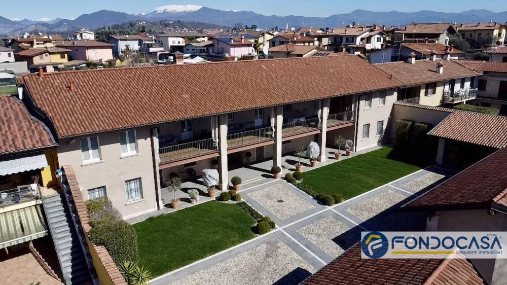 Villa indipendente plurilocale in vendita a Cazzago San Martino - Villa indipendente plurilocale in vendita a Cazzago San Martino