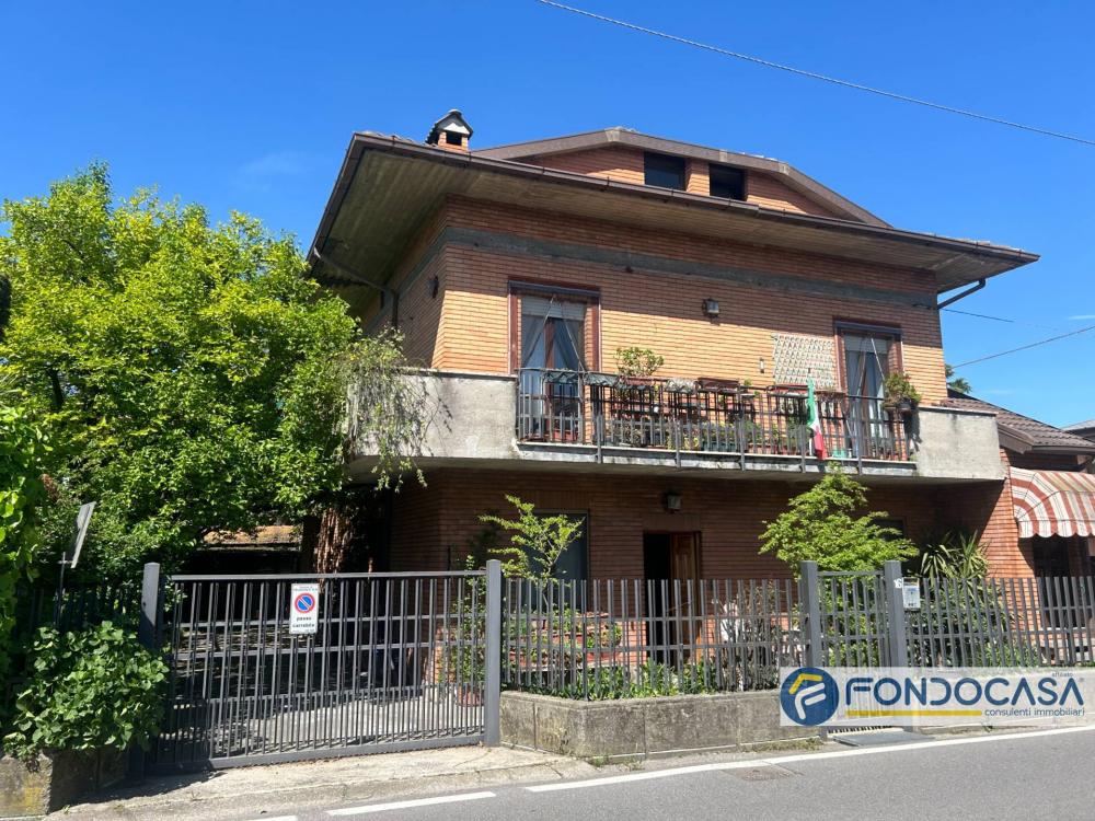 Villa indipendente plurilocale in vendita a Palazzolo sull'Oglio - Villa indipendente plurilocale in vendita a Palazzolo sull'Oglio