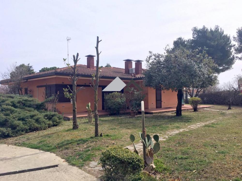 villa indipendente in vendita a Misano Adriatico