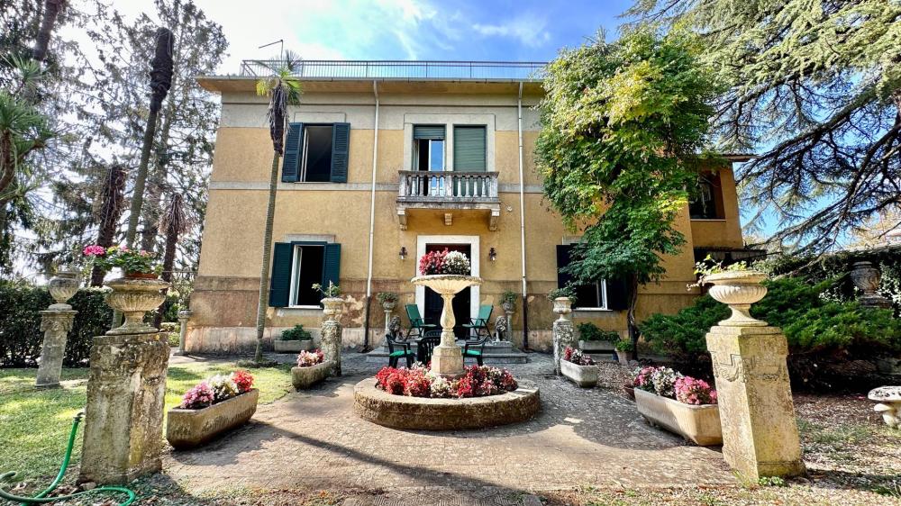 Villa indipendente plurilocale in vendita a Manziana - Villa indipendente plurilocale in vendita a Manziana