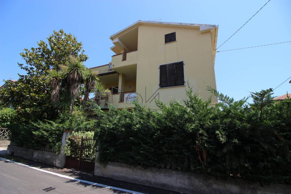 Casa plurilocale in vendita a Mosciano Sant'Angelo - Casa plurilocale in vendita a Mosciano Sant'Angelo