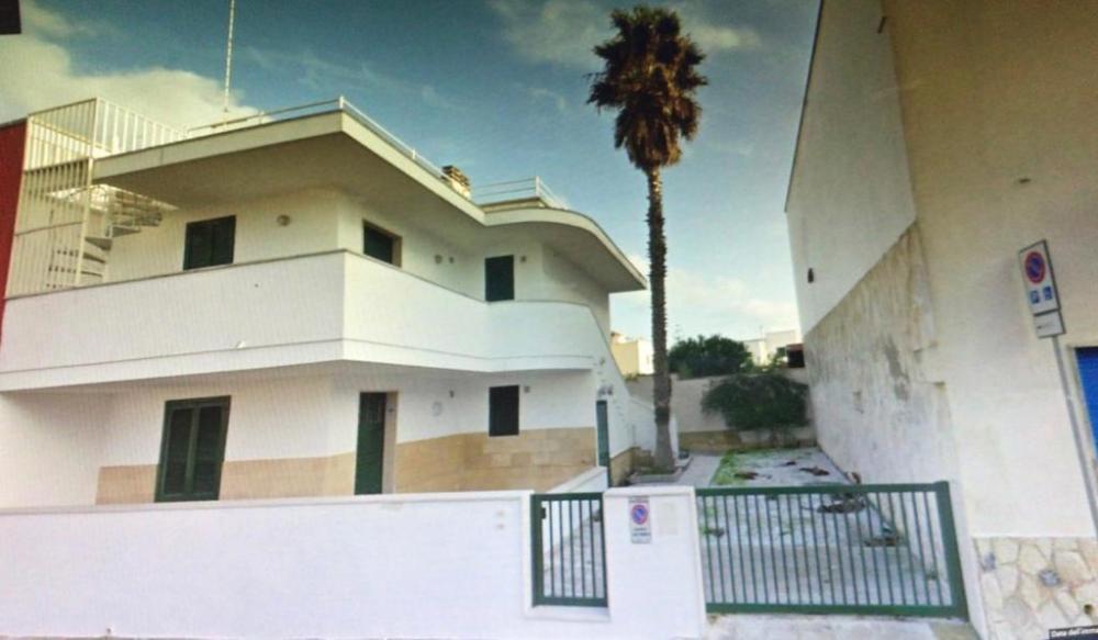 Villa indipendente quadrilocale in affitto a San foca - Villa indipendente quadrilocale in affitto a San foca