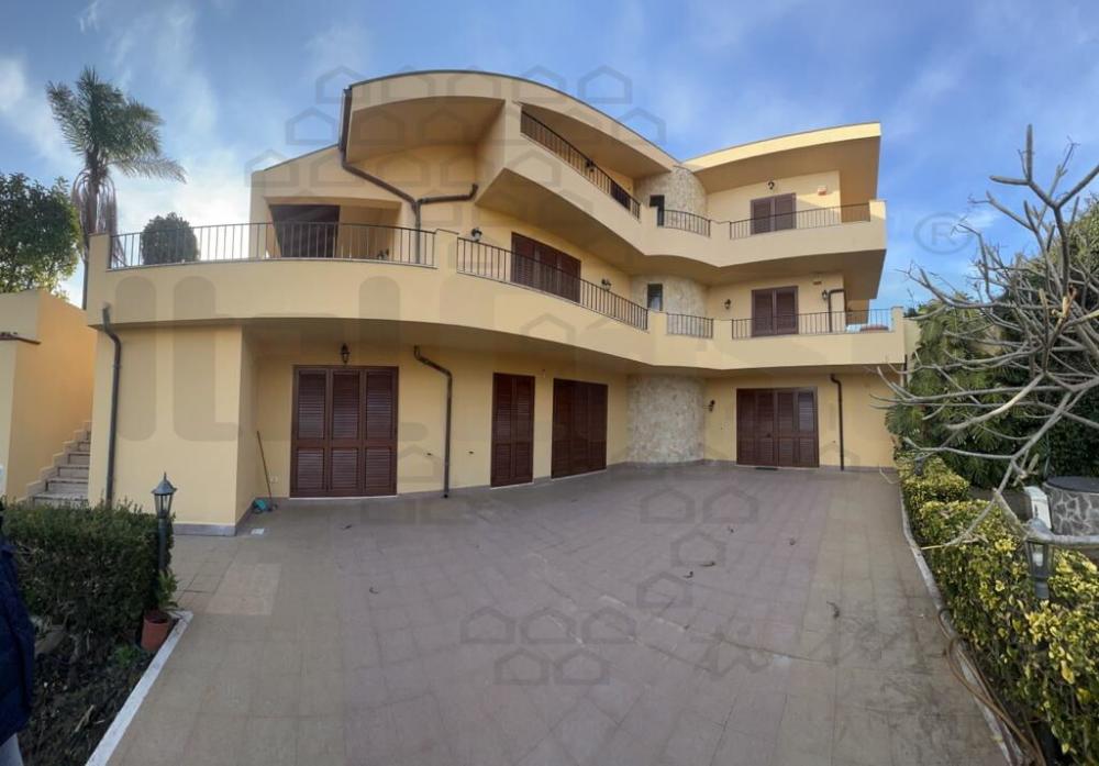 Vendita Villa 10 locali in Ganzirri - Villa plurilocale in vendita a messina