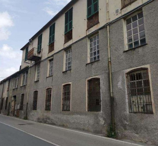 capannone artigianale in vendita a Sant'Olcese