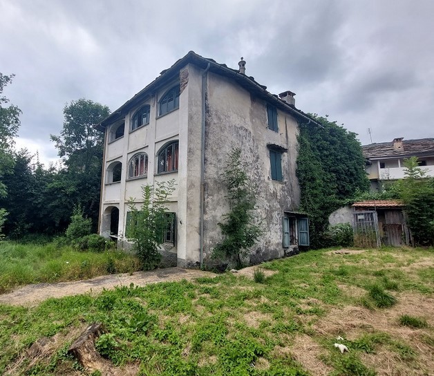 Villa indipendente plurilocale in vendita a castelnuovo-nigra - Villa indipendente plurilocale in vendita a castelnuovo-nigra