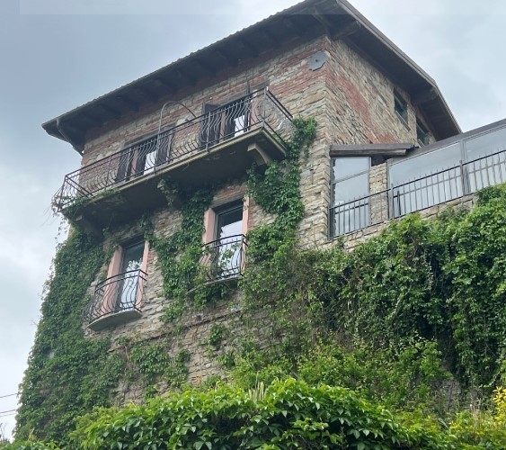 Villa indipendente plurilocale in vendita a cremolino - Villa indipendente plurilocale in vendita a cremolino