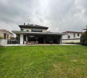 villa indipendente in vendita a Magenta