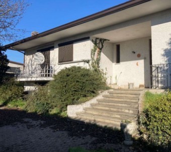 villa indipendente in vendita a Marano Ticino