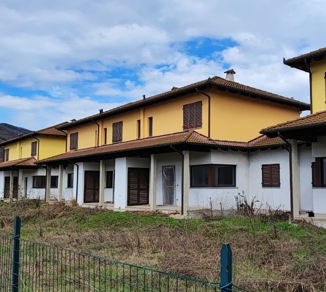 Villa indipendente plurilocale in vendita a montechiaro-d-acqui - Villa indipendente plurilocale in vendita a montechiaro-d-acqui