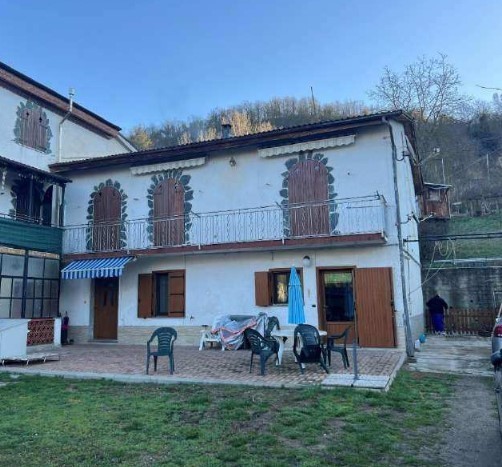 casa indipendente in vendita ad Orsara Bormida in zona Piano
