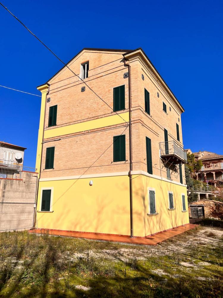 Casa plurilocale in vendita a Montegiorgio - Casa plurilocale in vendita a Montegiorgio